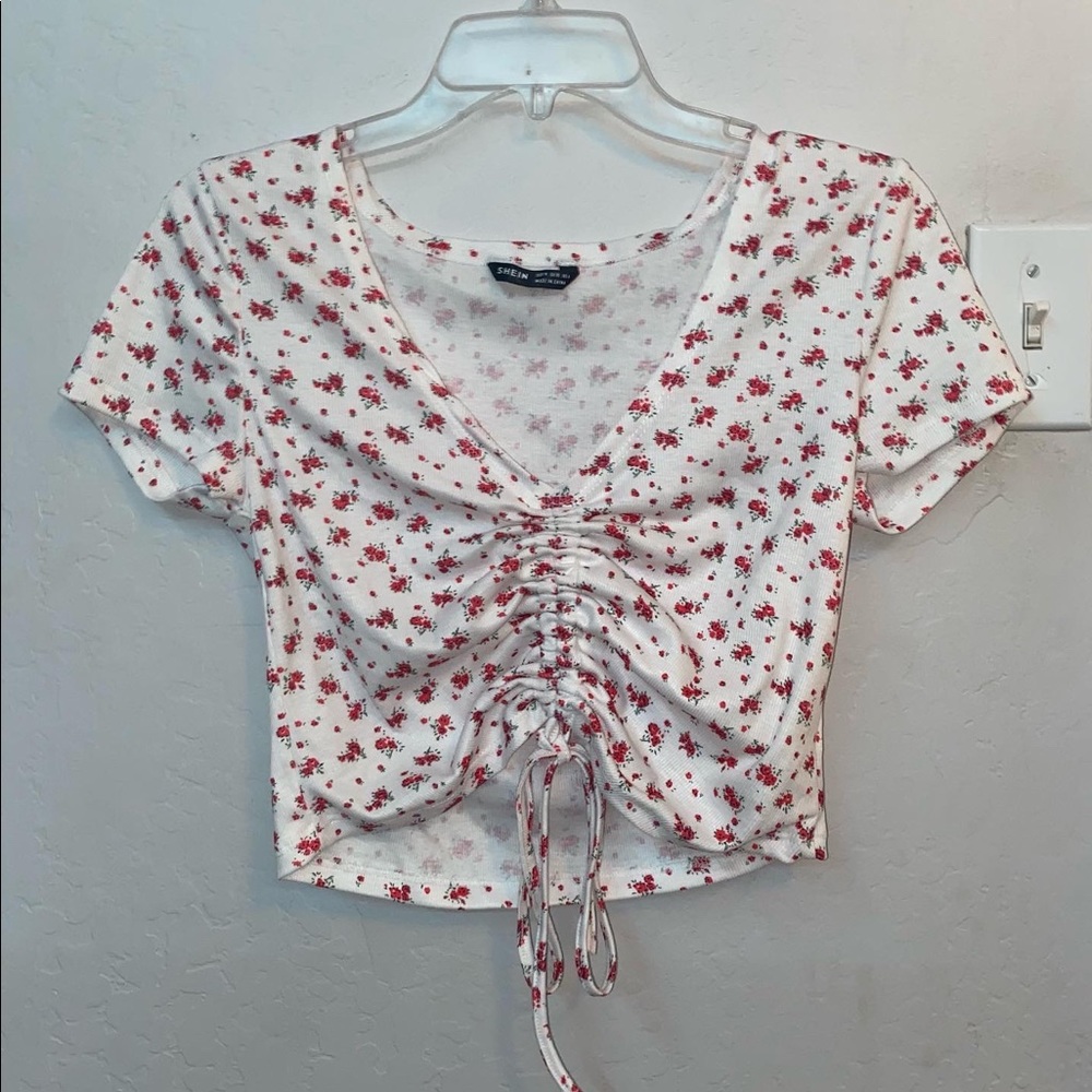 brand new top w/ roses